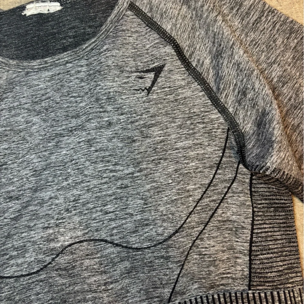 Gymshark long sleeve crop top size small gray - Picture 2 of 3